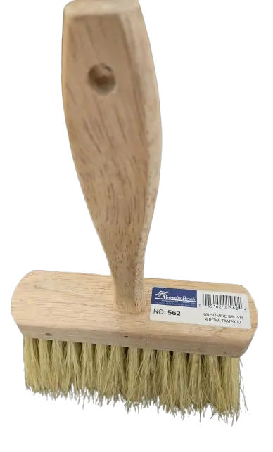 A Magnolia Brush 562 4" Tampico brush seen from an upper-front view